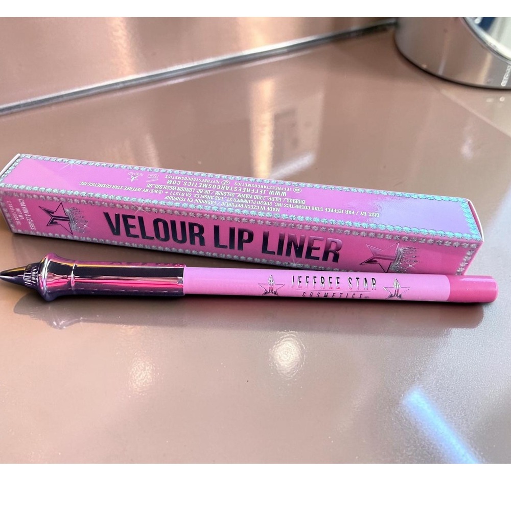 Jeffree Star Cosmetics - Velour Lip Liner - Shade: C-Word - *NIB*